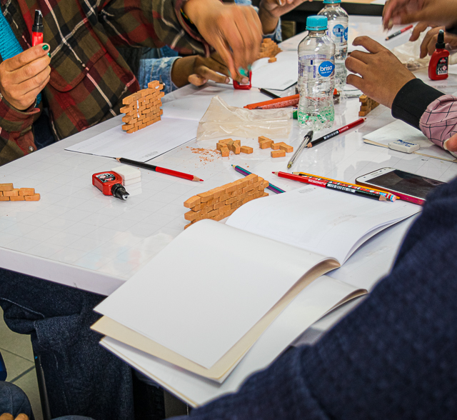 talleres Hologramas locales 640px-4