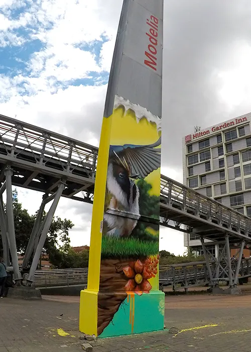 Totem trasmilenio estación modelia sur ave - Hologramas locales k-ops